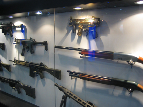 2009-09-08.heckler-koch-gold-mp5k